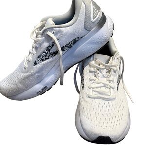 Brooks Women's Ghost 16 running shoes in the White/Oyster/Lava colorway.